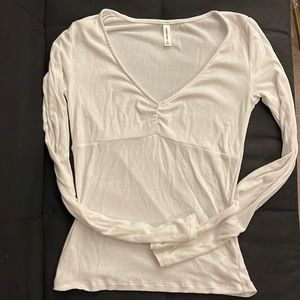 ARITZIA | SUNDAY BEST | Classic Cute white basic long sleeve shirt